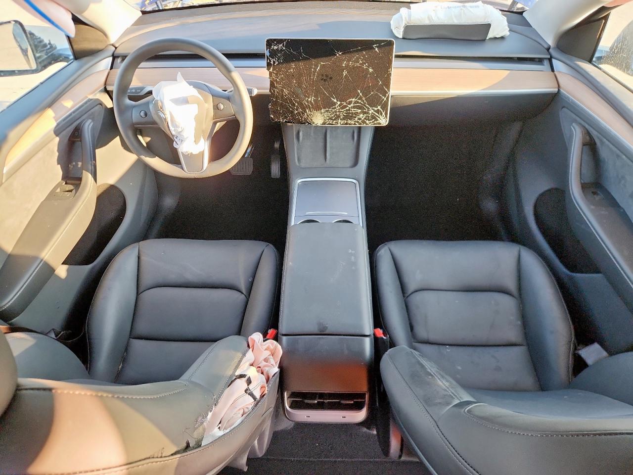 2024 Tesla Model Y VIN: 7SAYGDED4RA326724 Lot: 89837295