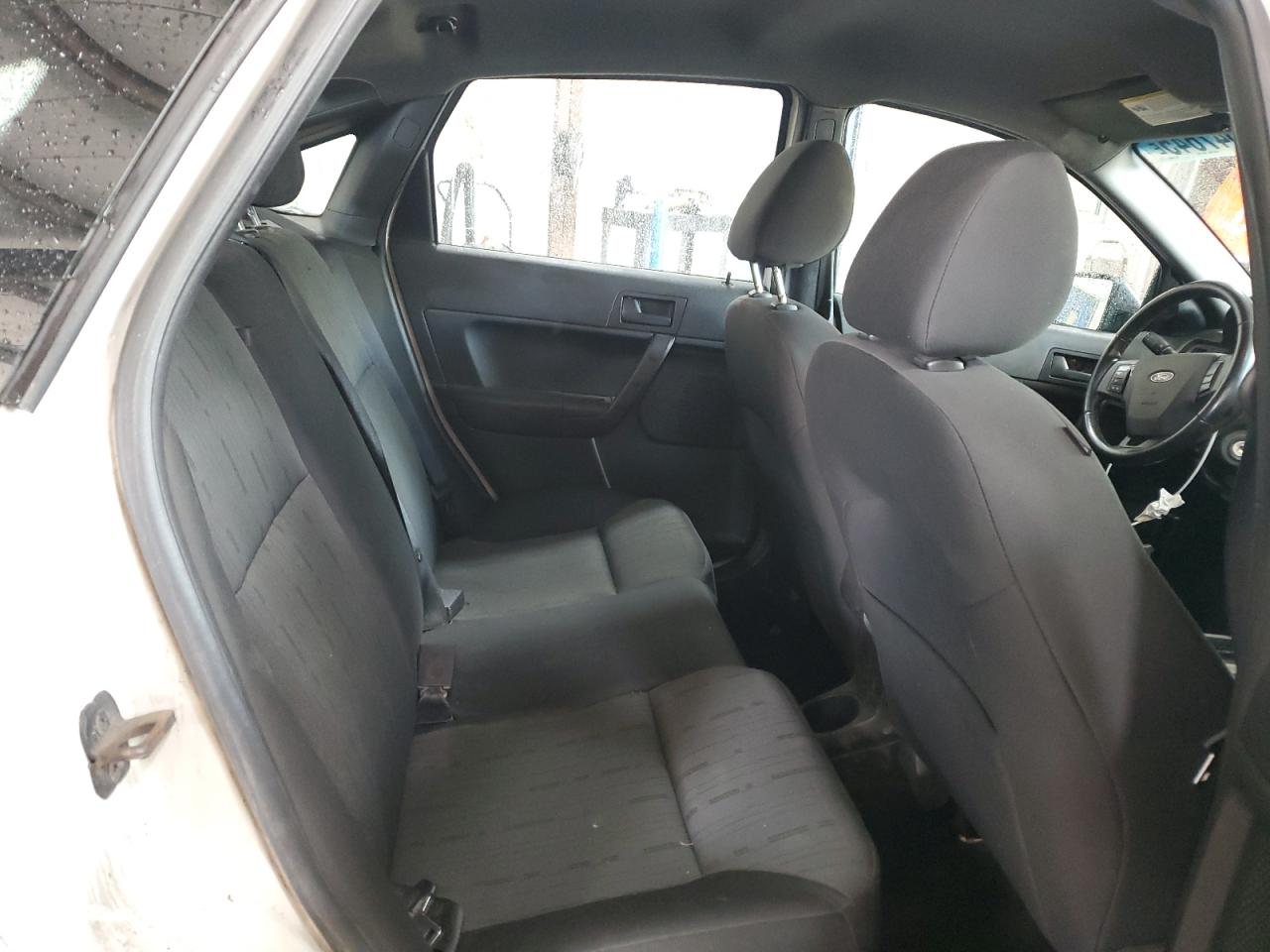 2010 Ford Focus Se VIN: 1FAHP3FN7AW239956 Lot: 85547645