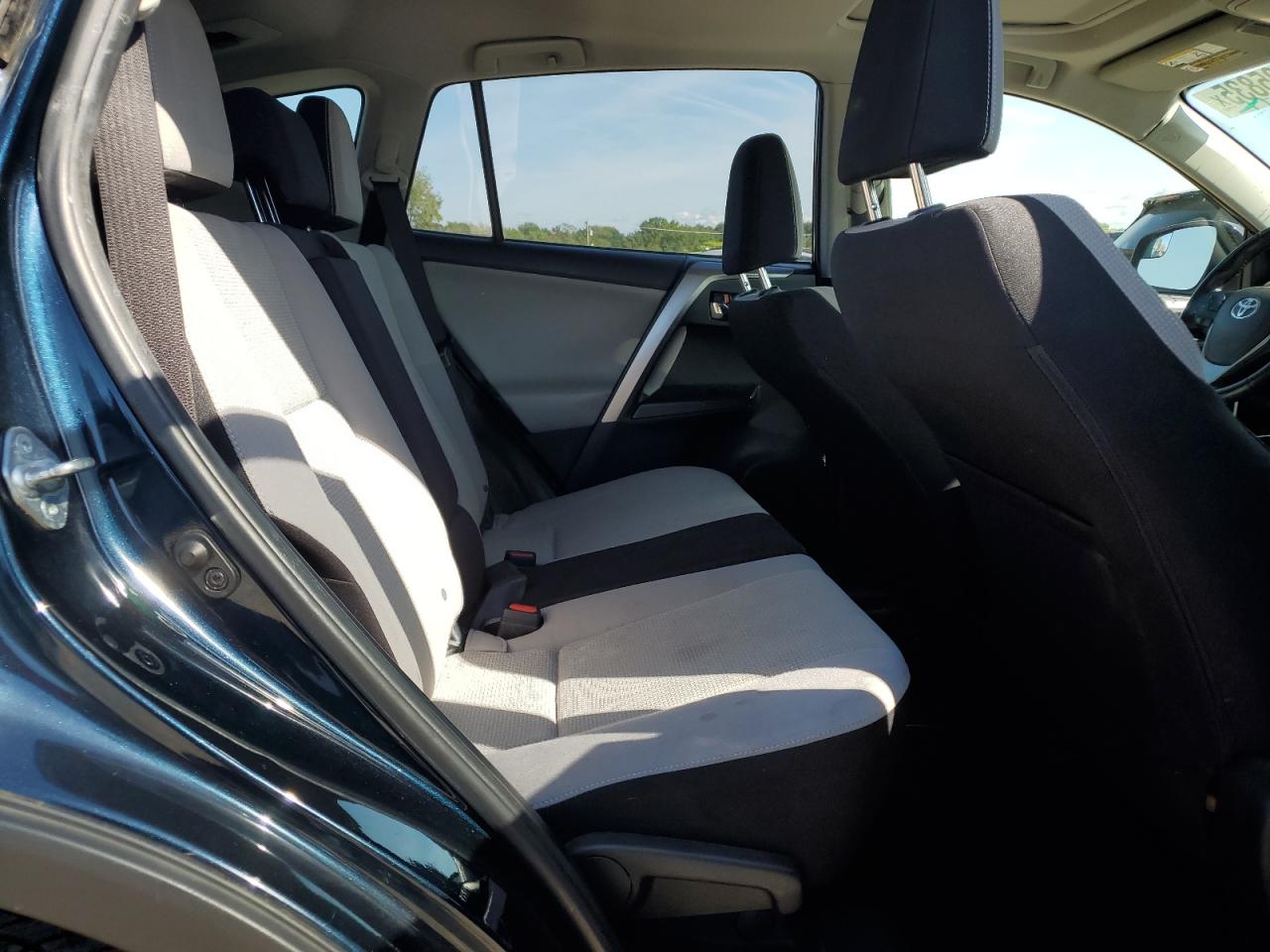 2017 Toyota Rav4 Xle VIN: JTMWFREV8HD098250 Lot: 81995835