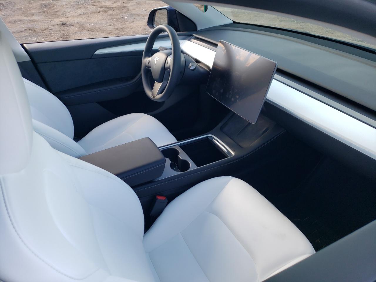 2024 Tesla Model Y VIN: 7SAYGAEE2RF177790 Lot: 89865165