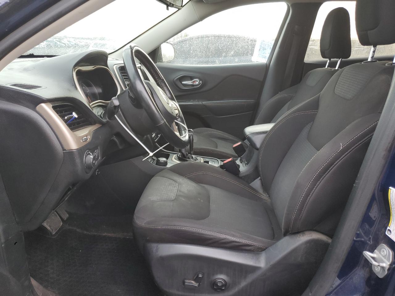 2016 Jeep Cherokee Latitude VIN: 1C4PJMCS2GW103928 Lot: 82004335