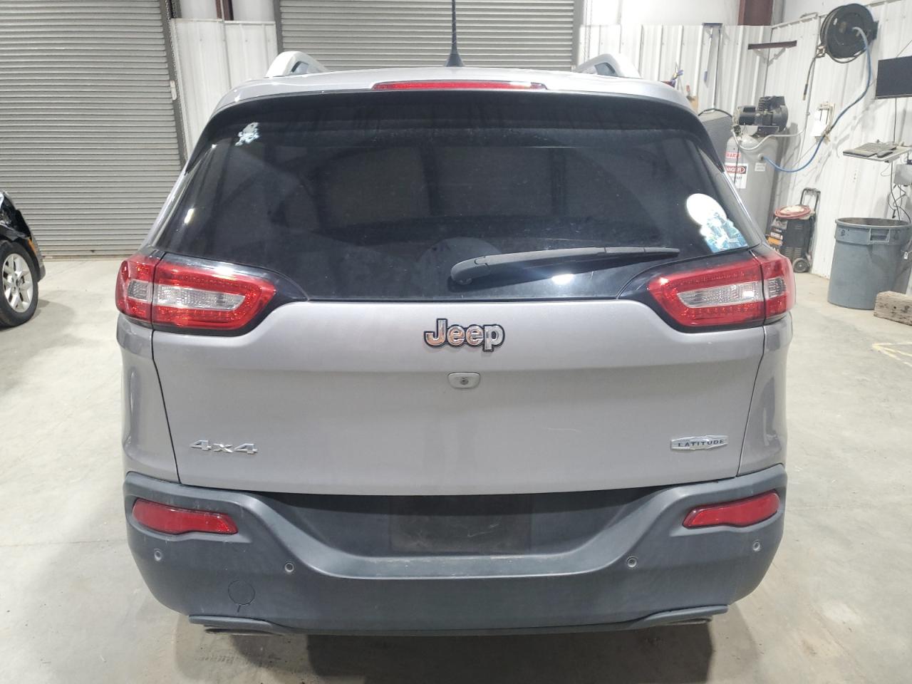 2018 Jeep Cherokee Latitude Plus VIN: 1C4PJMLX1JD527468 Lot: 82456775