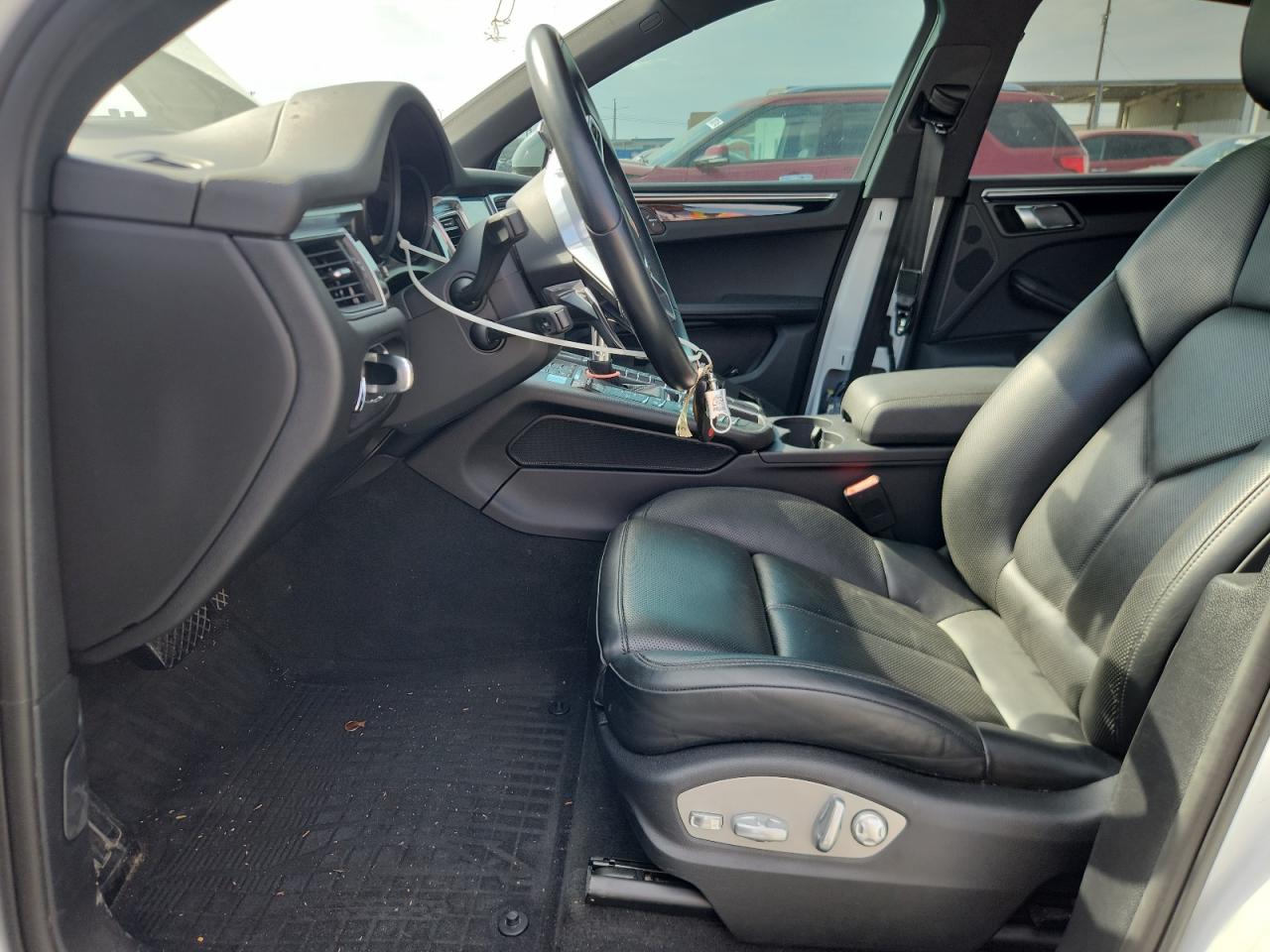 2018 Porsche Macan VIN: WP1AA2A51JLB21657 Lot: 87008655