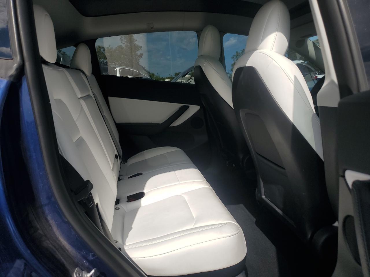 2022 Tesla Model Y VIN: 7SAYGDEF4NF489372 Lot: 85301795