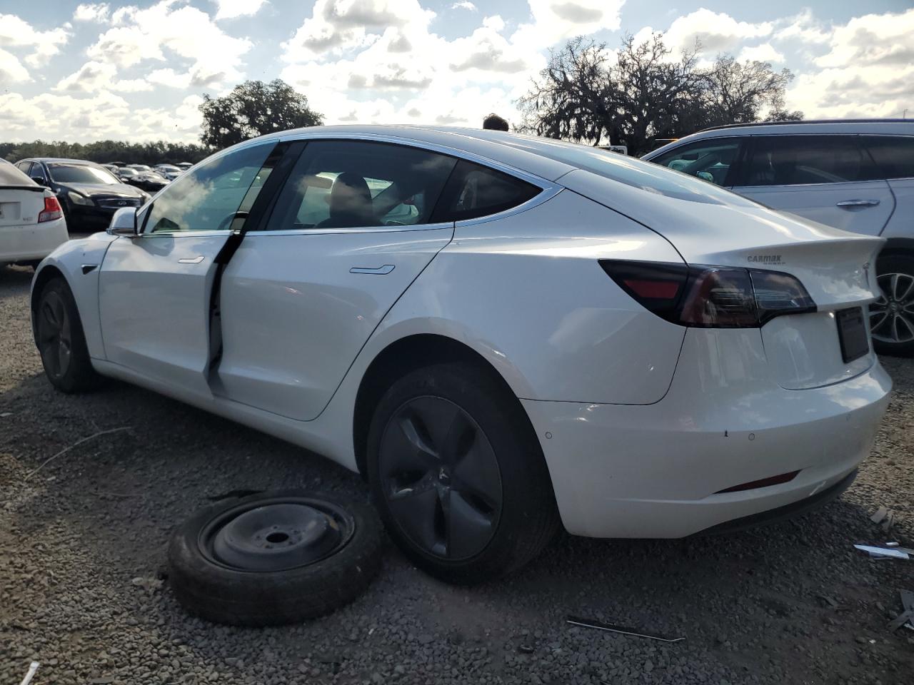 2019 Tesla Model 3 5YJ3E1EA8KF483702 photo #3