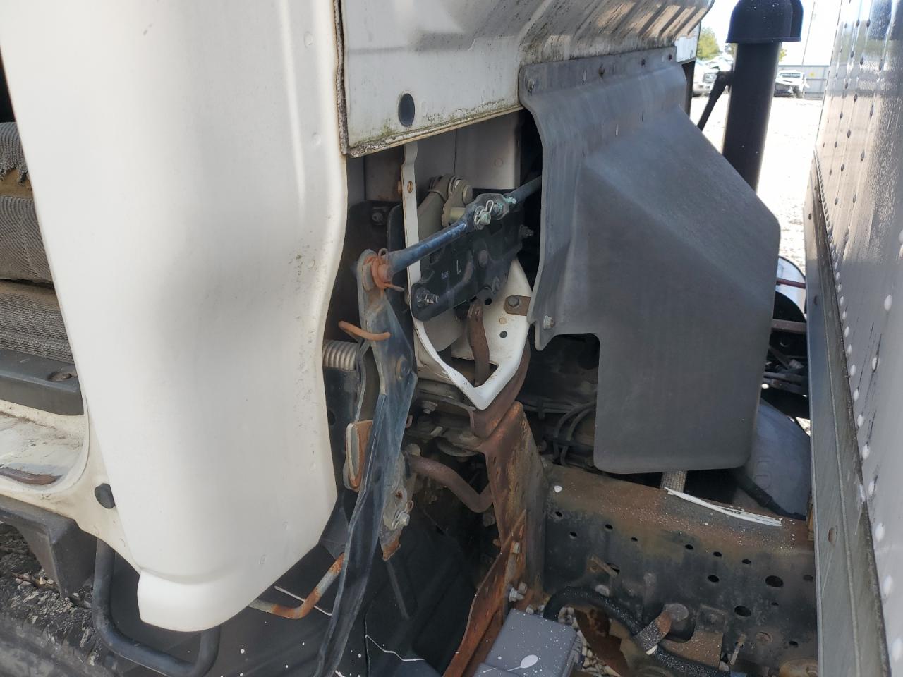 1999 Isuzu Npr Box Truck VIN: 4KLB4B1R0XJ000056 Lot: 87281605