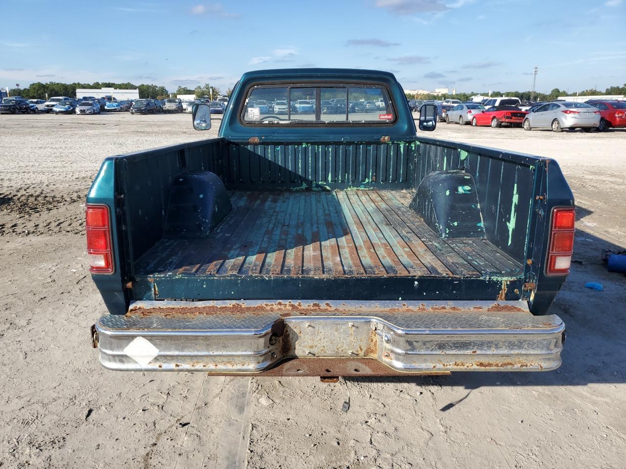 1985 Dodge D-Series D300 VIN: 1B7KD34W7FS621228 Lot: 90608105