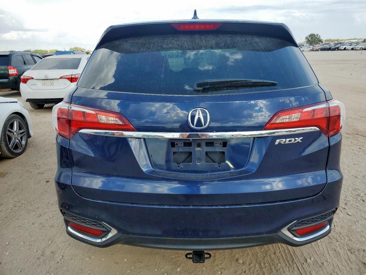 2018 Acura Rdx Technology VIN: 5J8TB3H57JL015377 Lot: 85712345