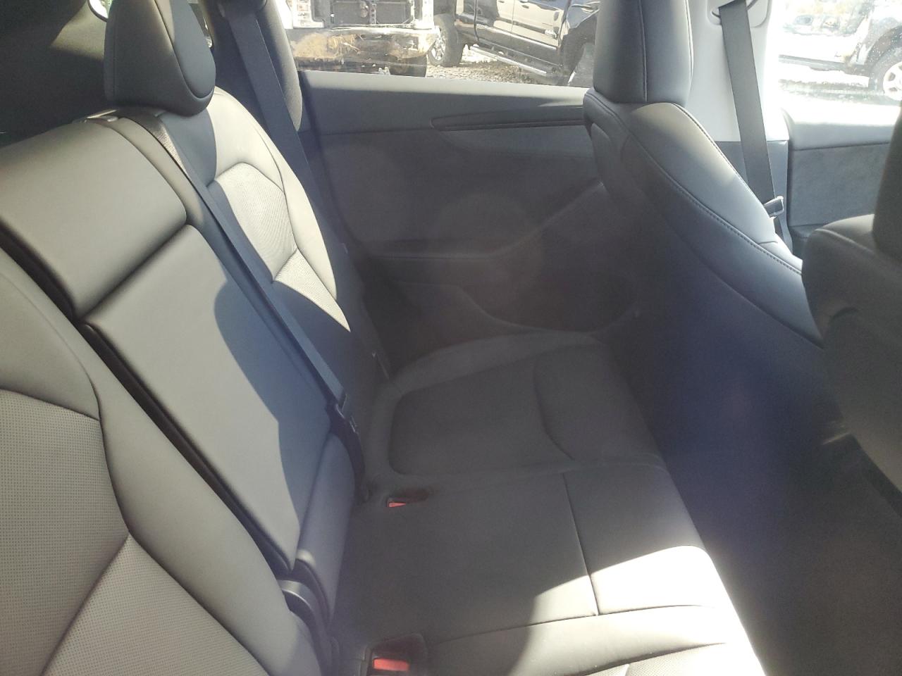 2026 Tesla Model Y VIN: 7SAYGDEE5TF396350 Lot: 89875365