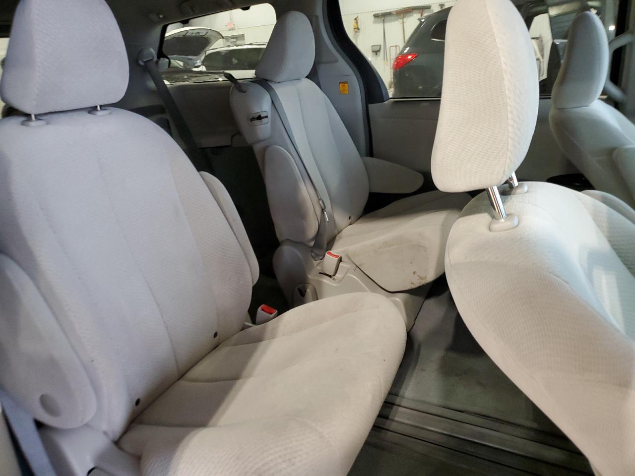 2013 Toyota Sienna Le VIN: 5TDKK3DC8DS282464 Lot: 90034475