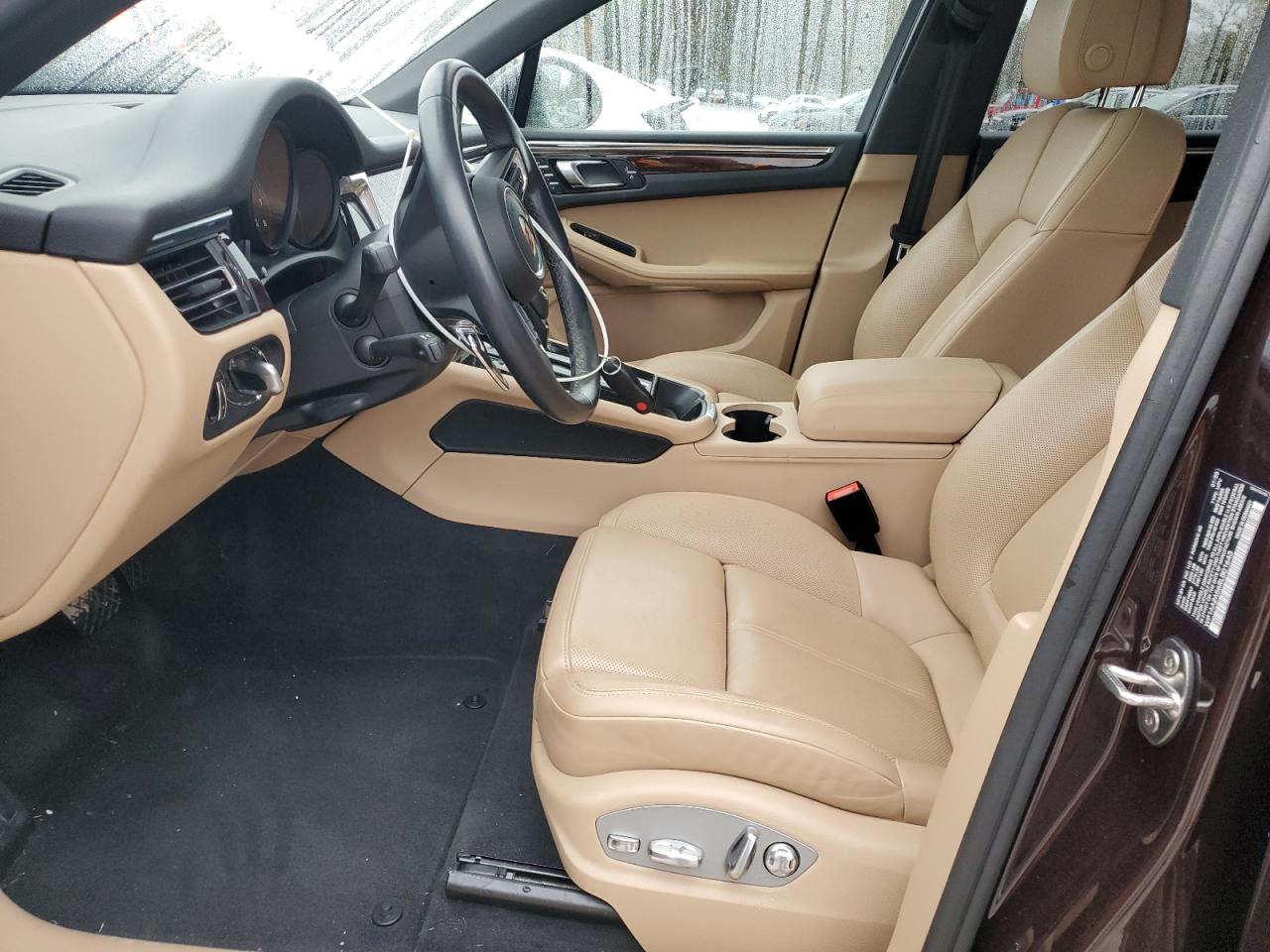 2024 Porsche Macan Base VIN: WP1AA2A56RLB01643 Lot: 85394875