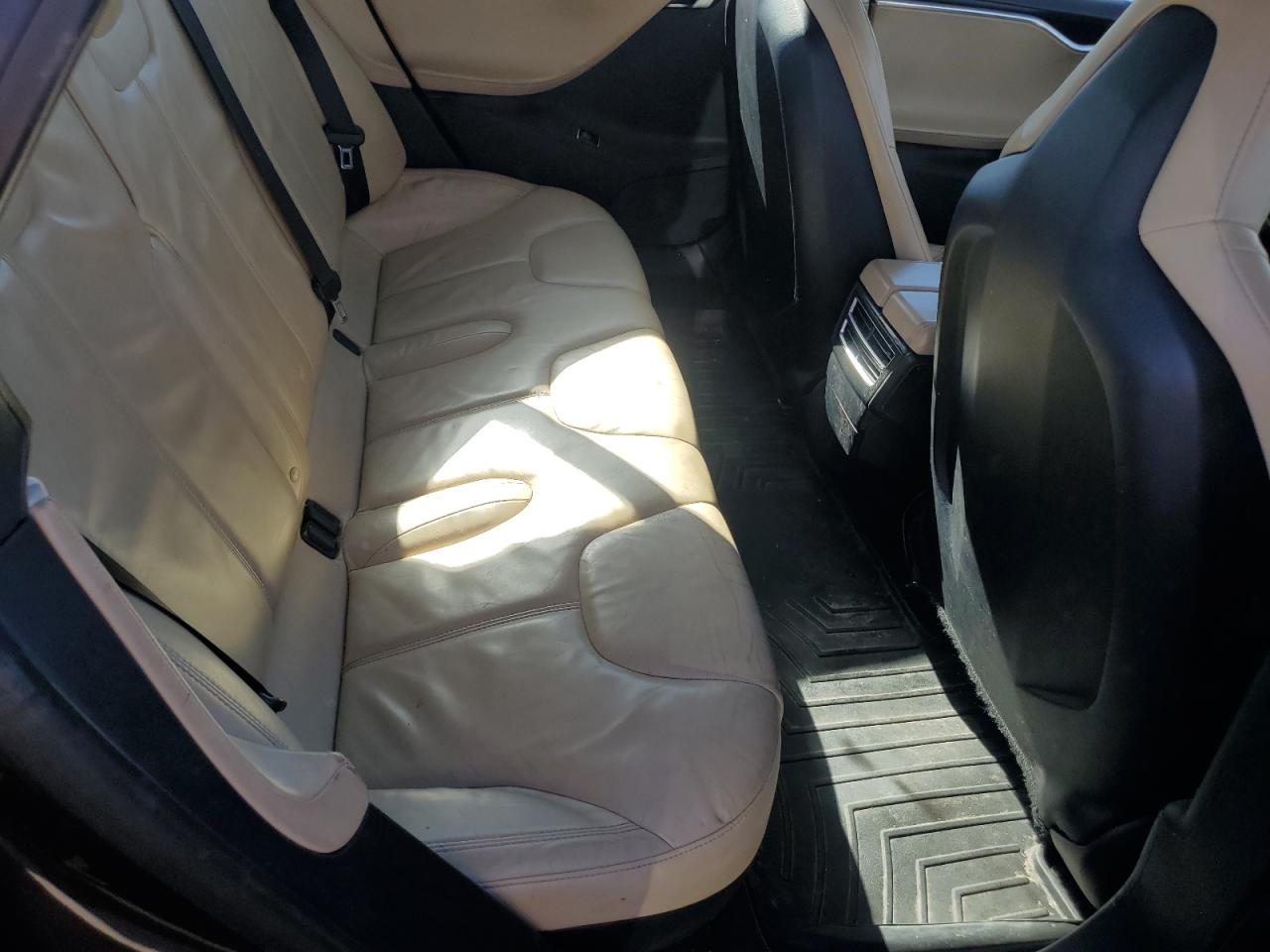 2013 Tesla Model S VIN: 5YJSA1CN1DFP05982 Lot: 86850405