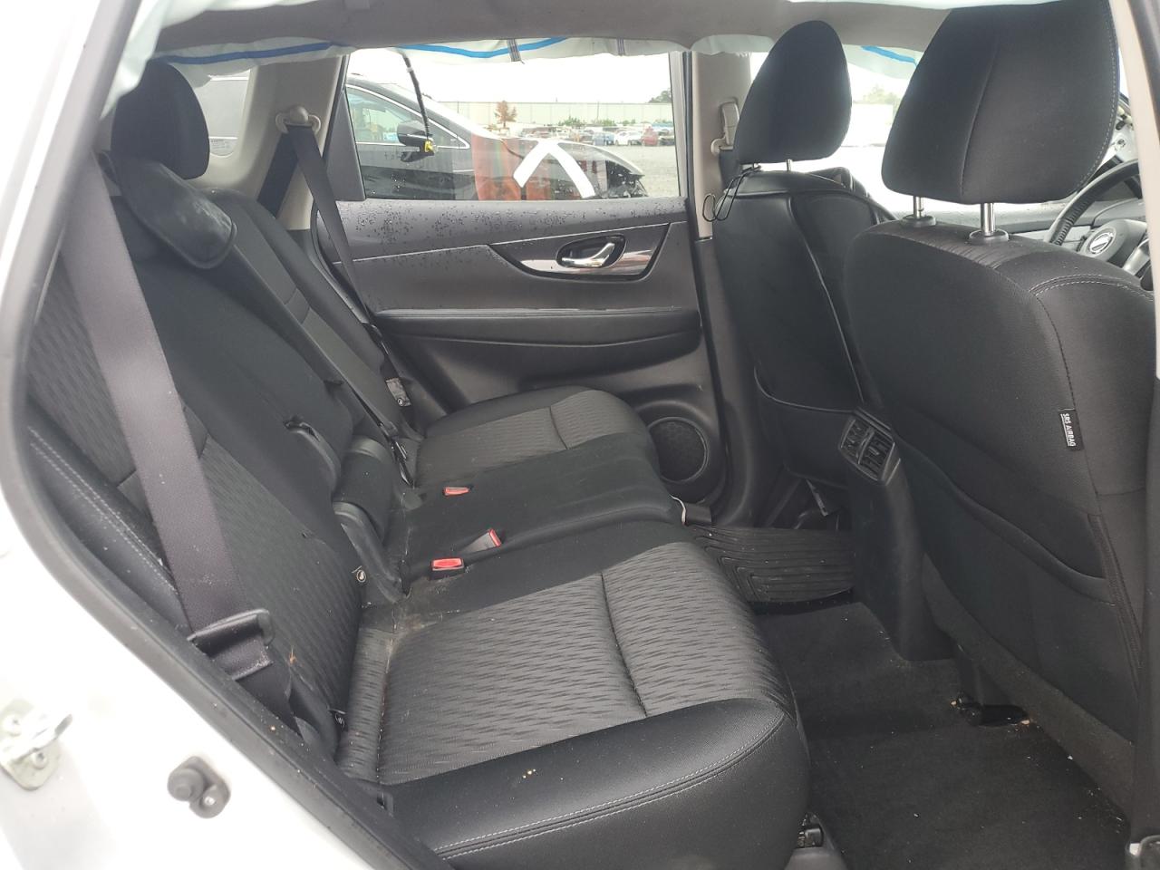 2017 Nissan Rogue S VIN: KNMAT2MT6HP606580 Lot: 85837595