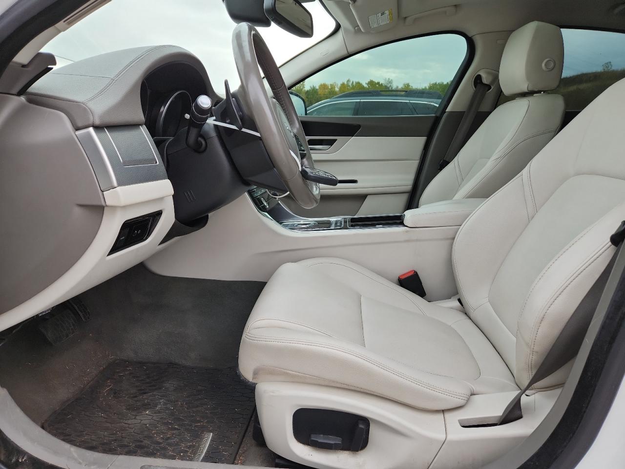 2016 Jaguar Xf Premium VIN: SAJBJ4BV5GCY21305 Lot: 82321425