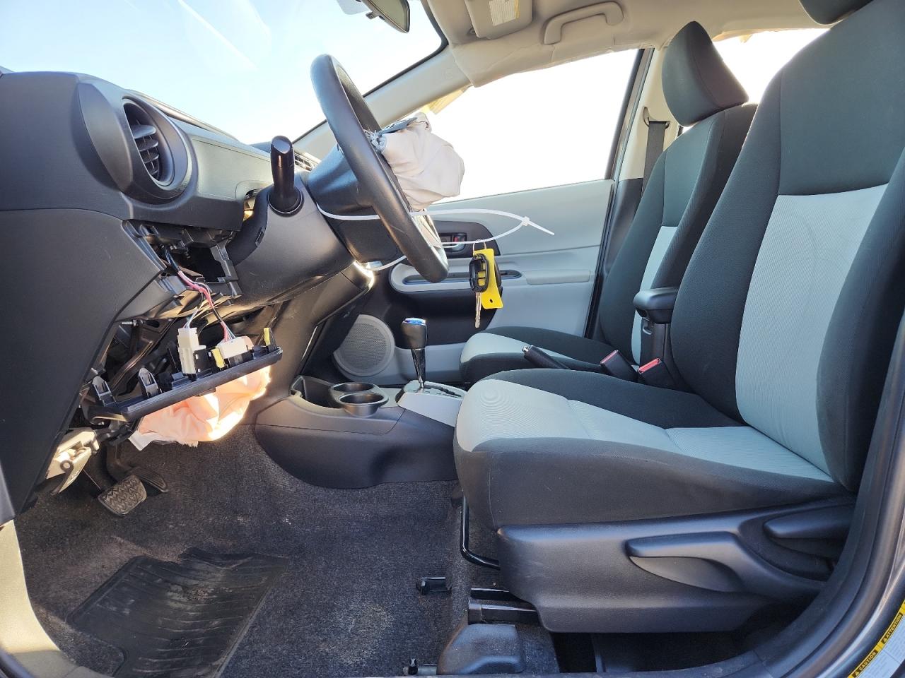 2013 Toyota Prius C VIN: JTDKDTB35D1556567 Lot: 89633185