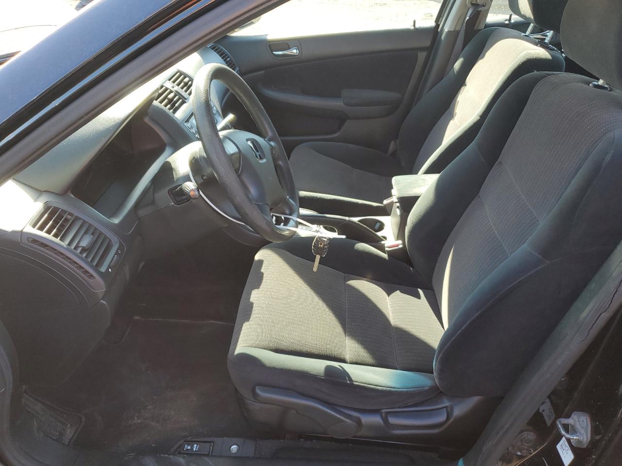 2004 Honda Accord Dx VIN: 1HGCM56124A802288 Lot: 84193555