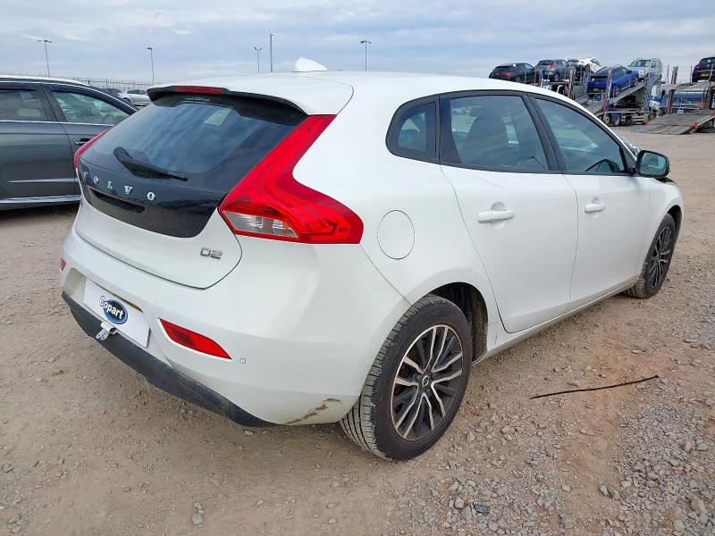 2016 VOLVO V40 MOMENTUM NAV + D2 AUT 