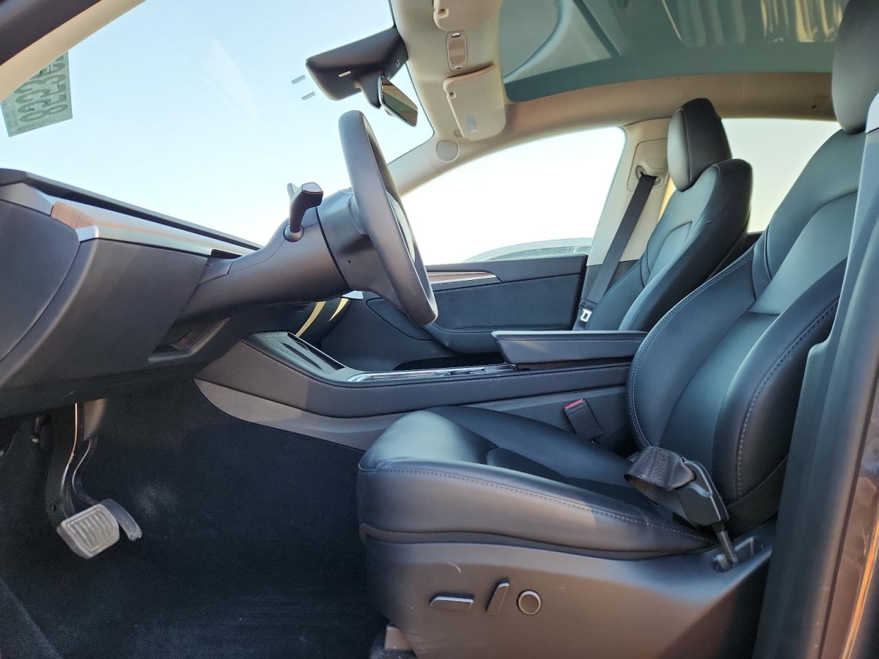 2023 Tesla Model Y VIN: 7SAYGDEE1PF921233 Lot: 85536755