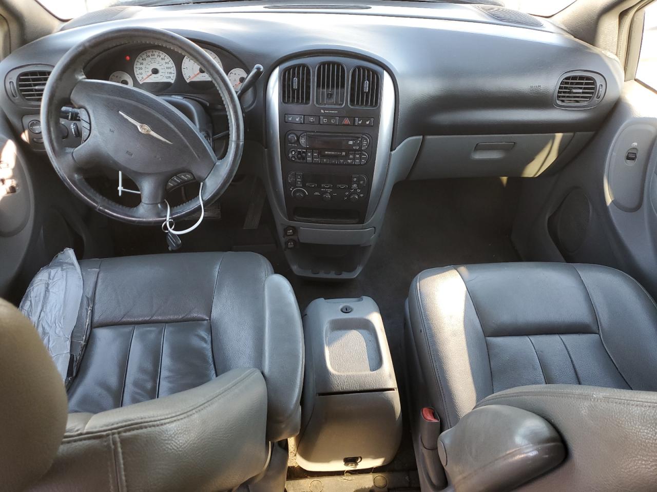 2005 Chrysler Town & Country Touring VIN: 2C4GP54L45R145325 Lot: 86888165