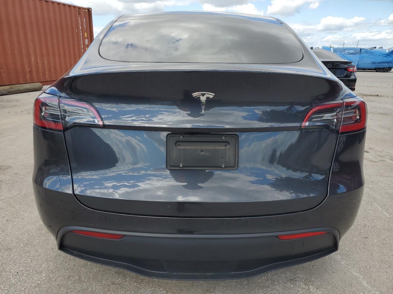 2024 Tesla Model Y VIN: 7SAYGDED8RF055511 Lot: 82562745