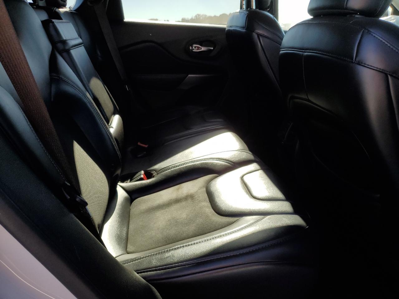 2019 Jeep Cherokee Latitude Plus VIN: 1C4PJLLB4KD316183 Lot: 87192035