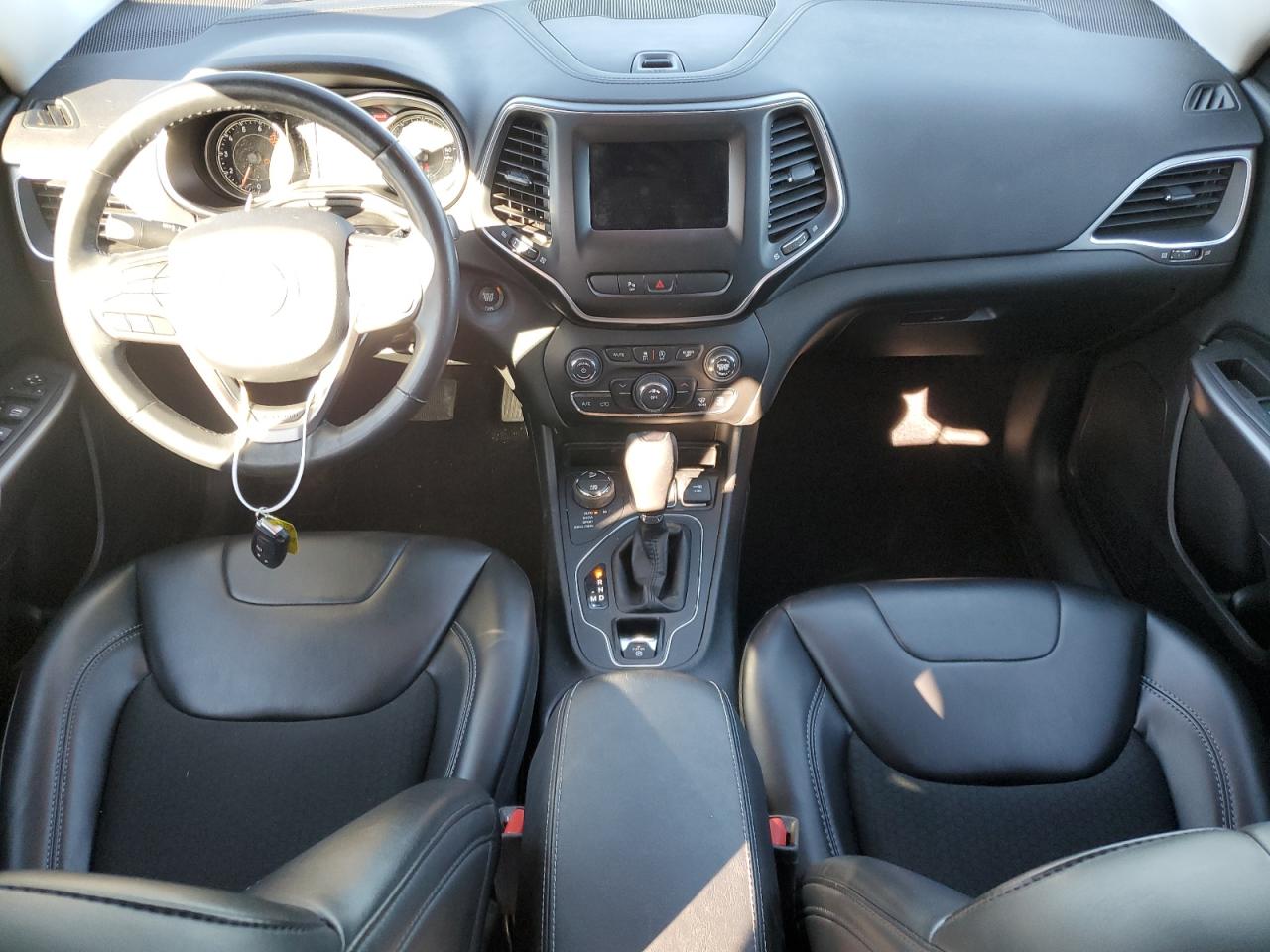 2019 Jeep Cherokee Latitude Plus VIN: 1C4PJMLX8KD105117 Lot: 85863375