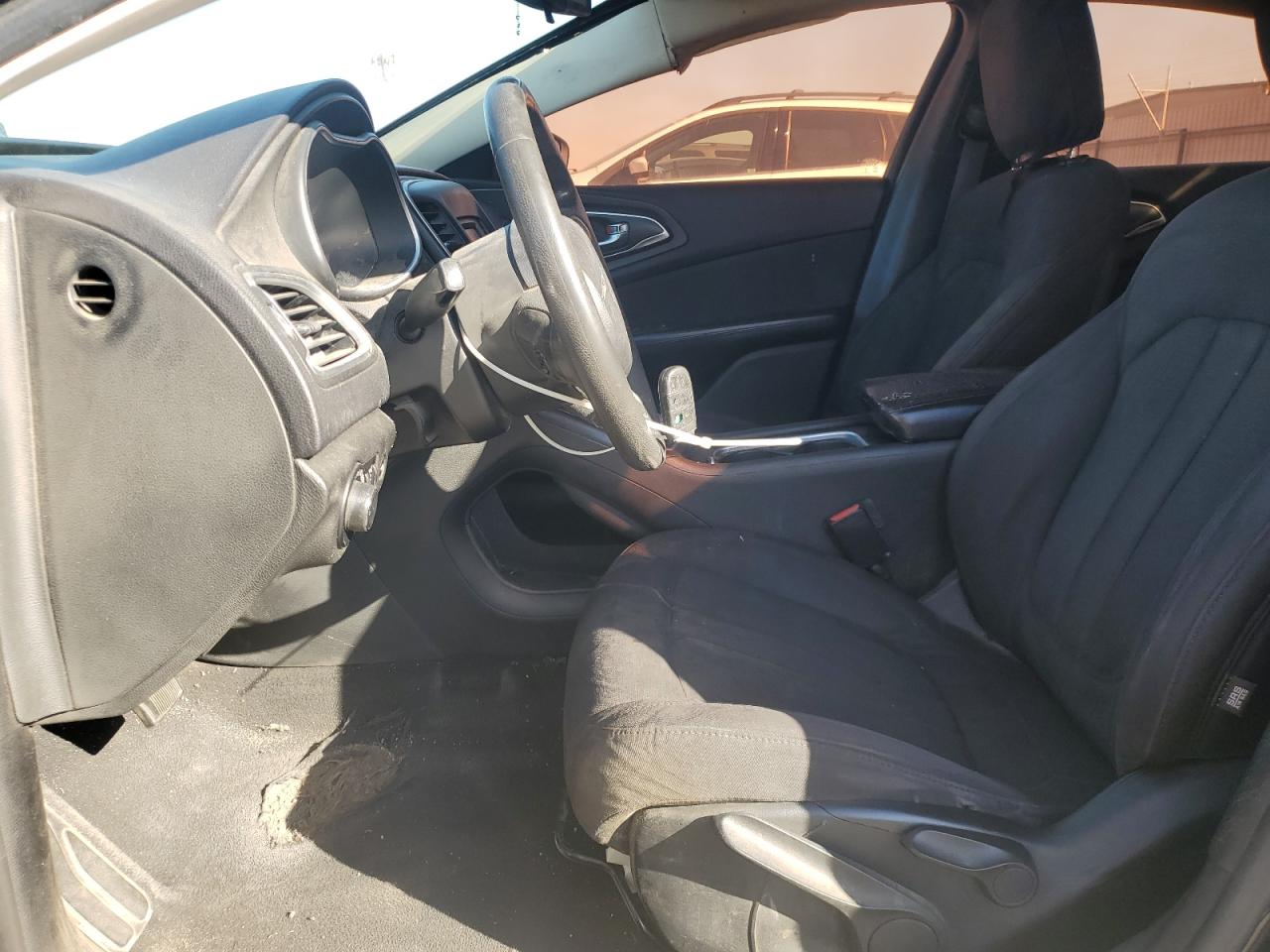 2015 Chrysler 200 Limited VIN: 1C3CCCAB9FN584050 Lot: 82318805