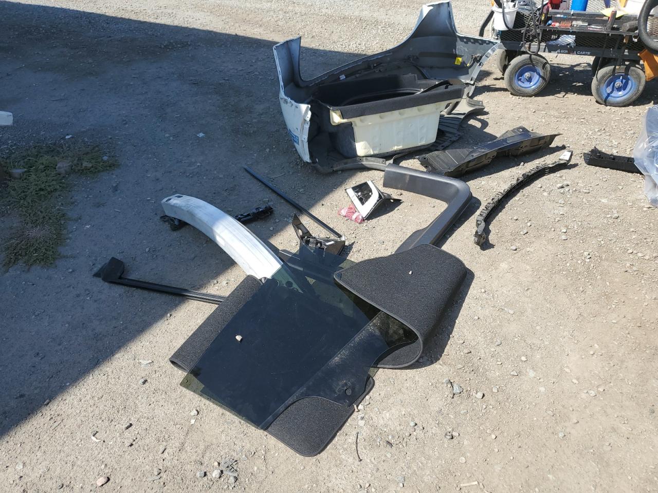 2020 Tesla Model Y VIN: 5YJYGDEE5LF020387 Lot: 81997025