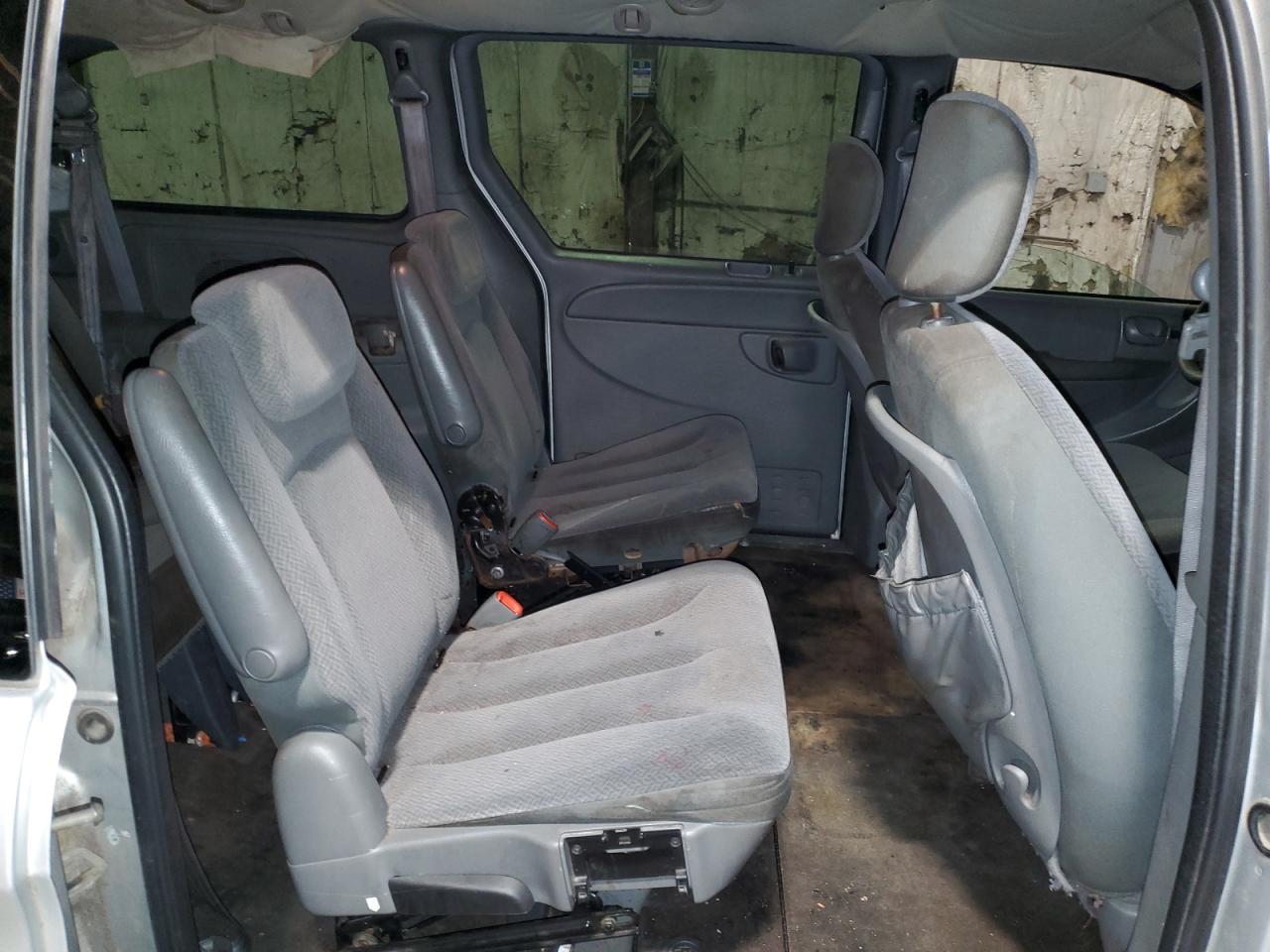 2005 Chrysler Town & Country Lx VIN: 2C4GP44R35R120110 Lot: 86116965