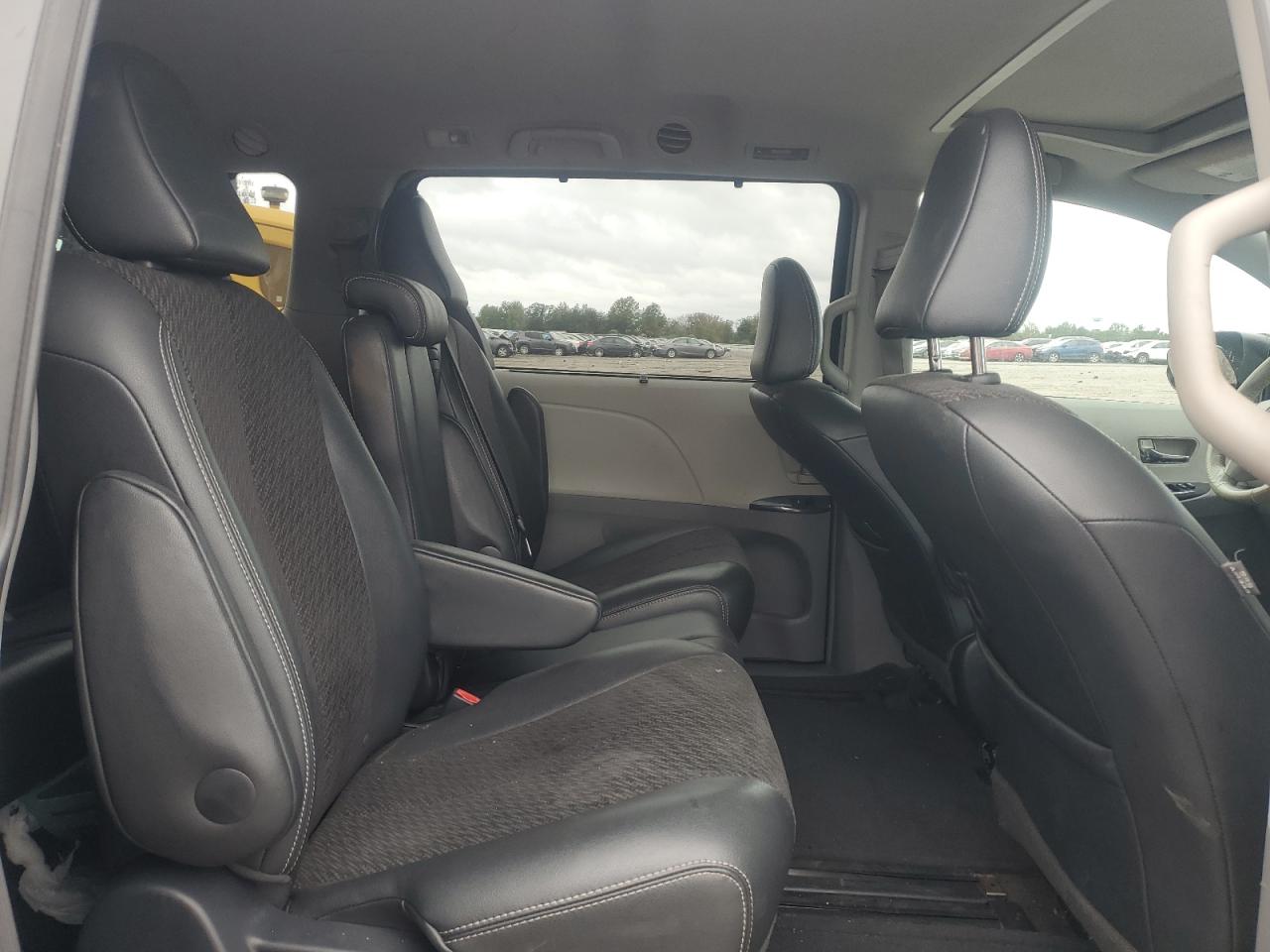 2011 Toyota Sienna Sport VIN: 5TDXK3DC2BS145037 Lot: 85851475