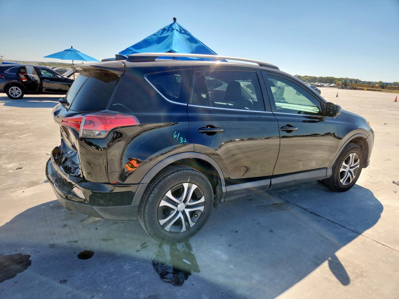 2017 Toyota Rav4 Le VIN: 2T3ZFREV2HW357864 Lot: 82385625