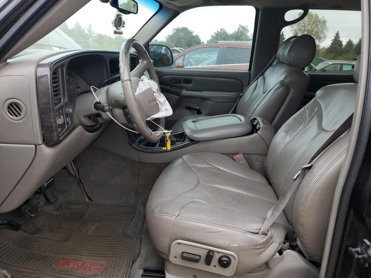 2002 GMC Denali Xl K1500 VIN: 1GKFK66UX2J126126 Lot: 86160135