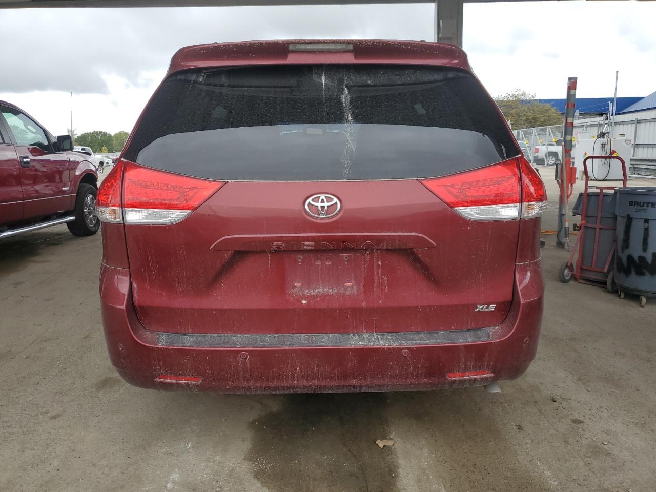 2013 Toyota Sienna Xle VIN: 5TDYK3DC9DS377383 Lot: 85165895