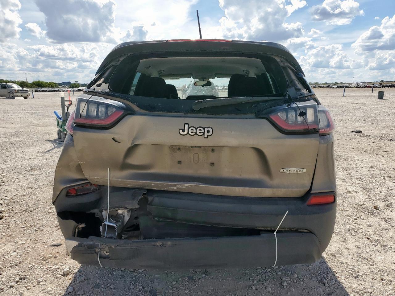 2019 Jeep Cherokee Latitude VIN: 1C4PJLCB0KD365624 Lot: 84645185