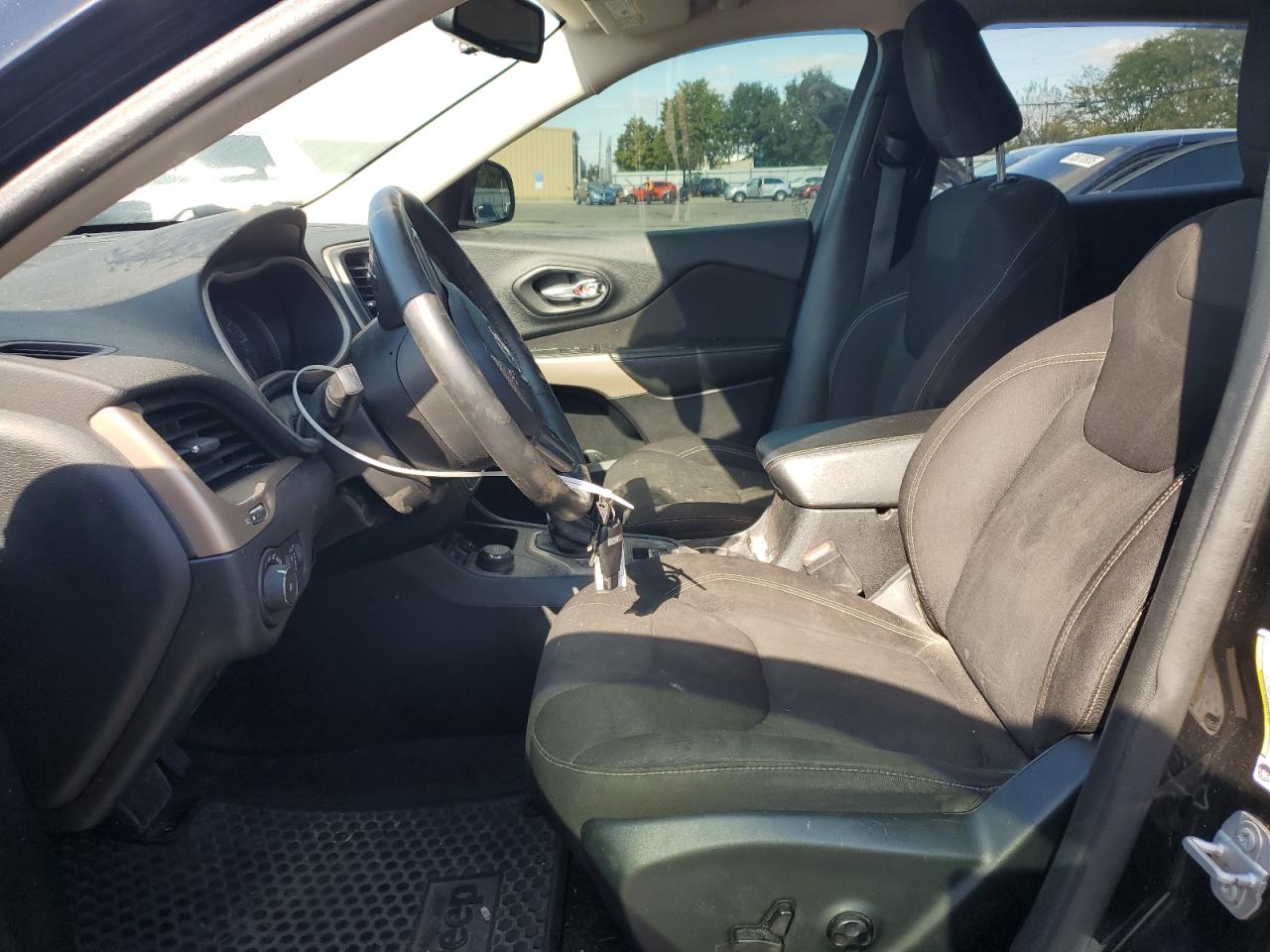 2017 Jeep Cherokee Latitude VIN: 1C4PJMCS7HW620899 Lot: 86069095