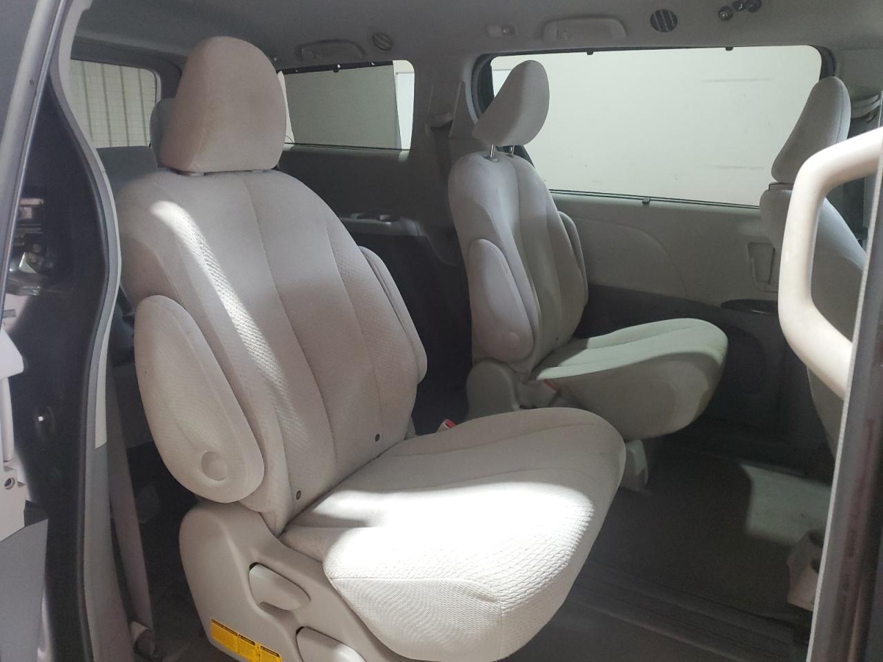 2011 Toyota Sienna Le VIN: 5TDKK3DC3BS073386 Lot: 85365015