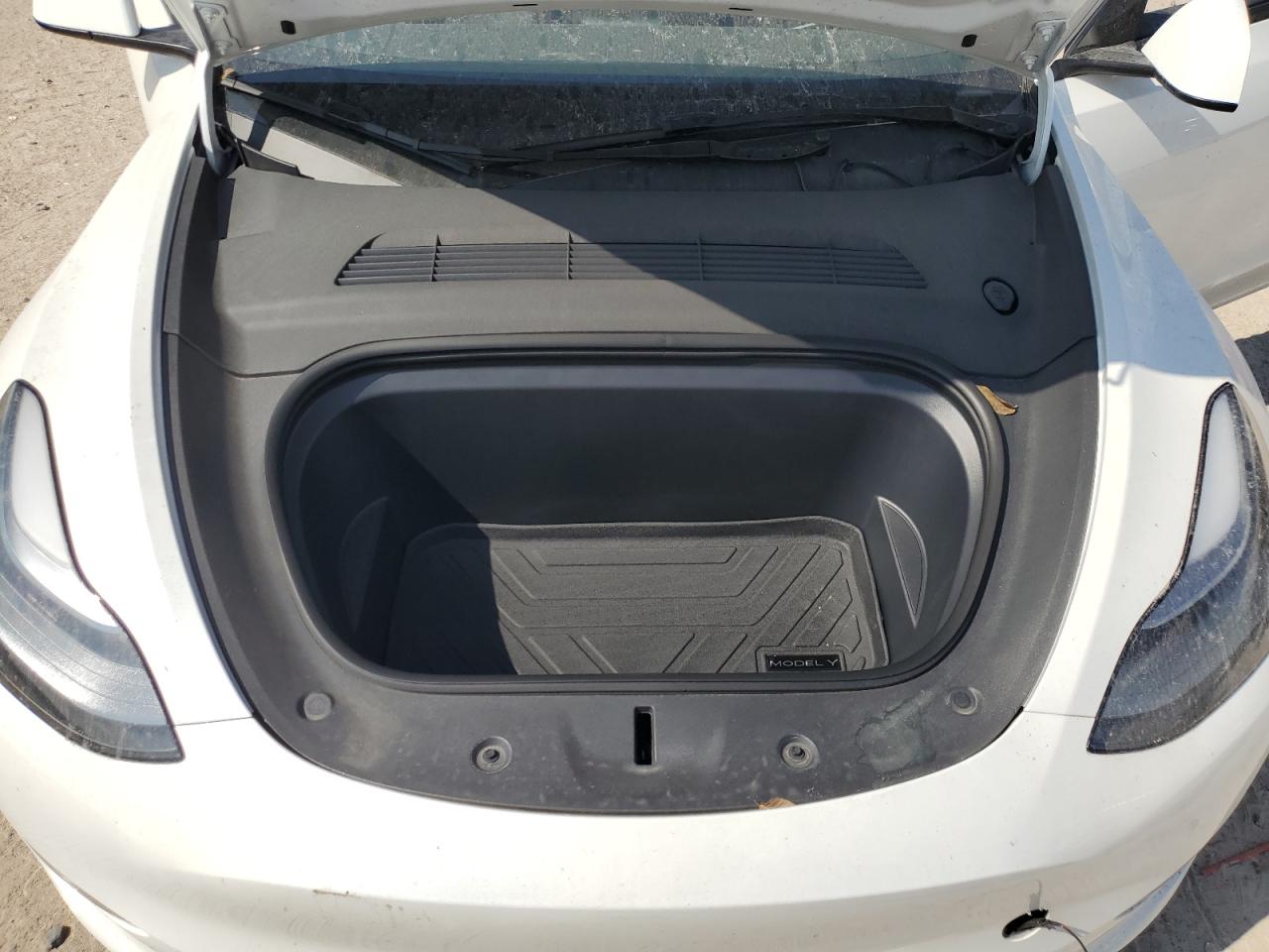 2023 Tesla Model Y VIN: 7SAYGDEE3PA211683 Lot: 82655585