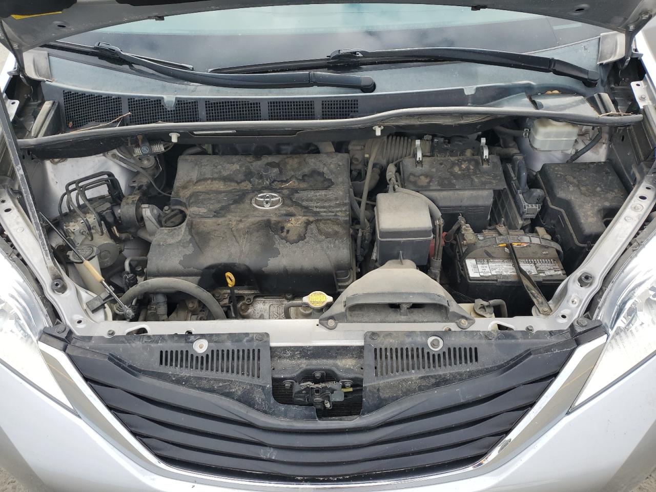 2011 Toyota Sienna VIN: 5TDZK3DC7BS037389 Lot: 83957835