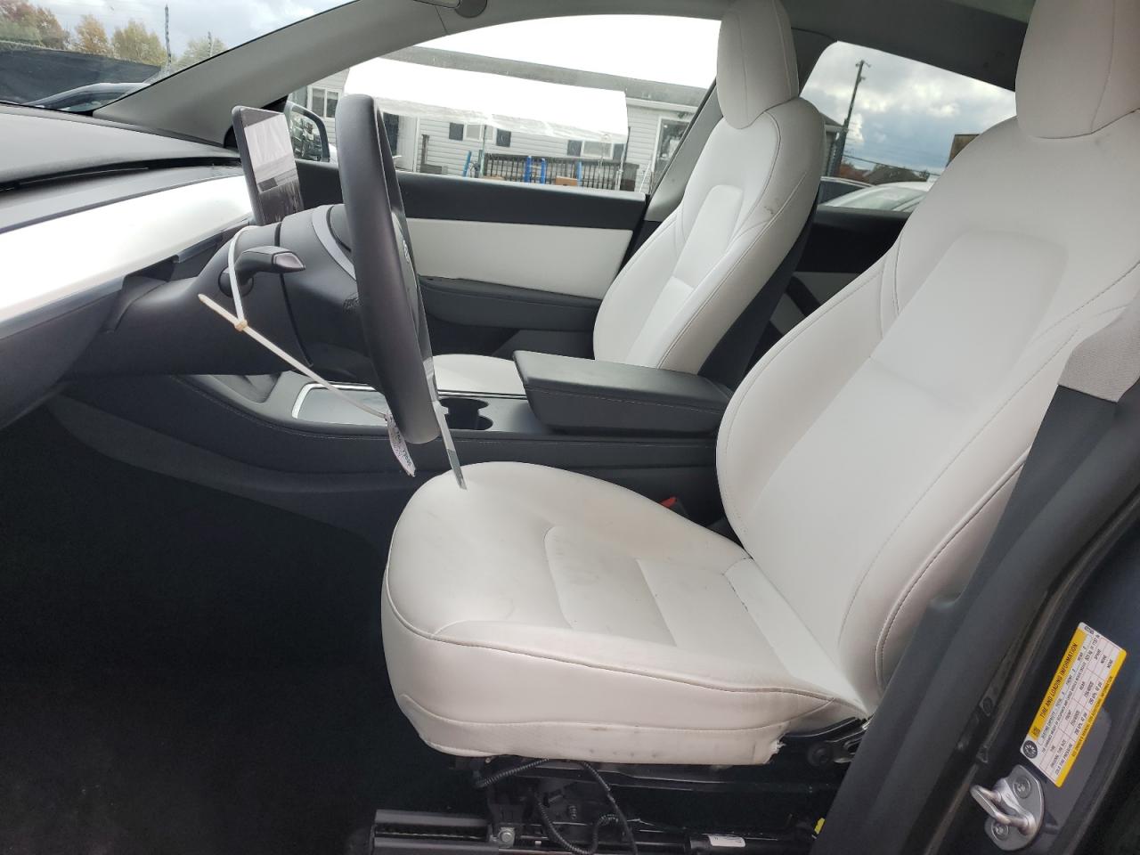 2022 Tesla Model Y VIN: 7SAYGDEE6NF422585 Lot: 89709255