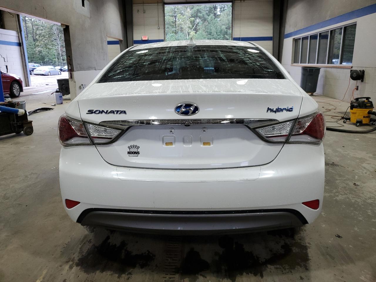 2015 Hyundai Sonata Hybrid VIN: KMHEC4A4XFA137936 Lot: 85749535