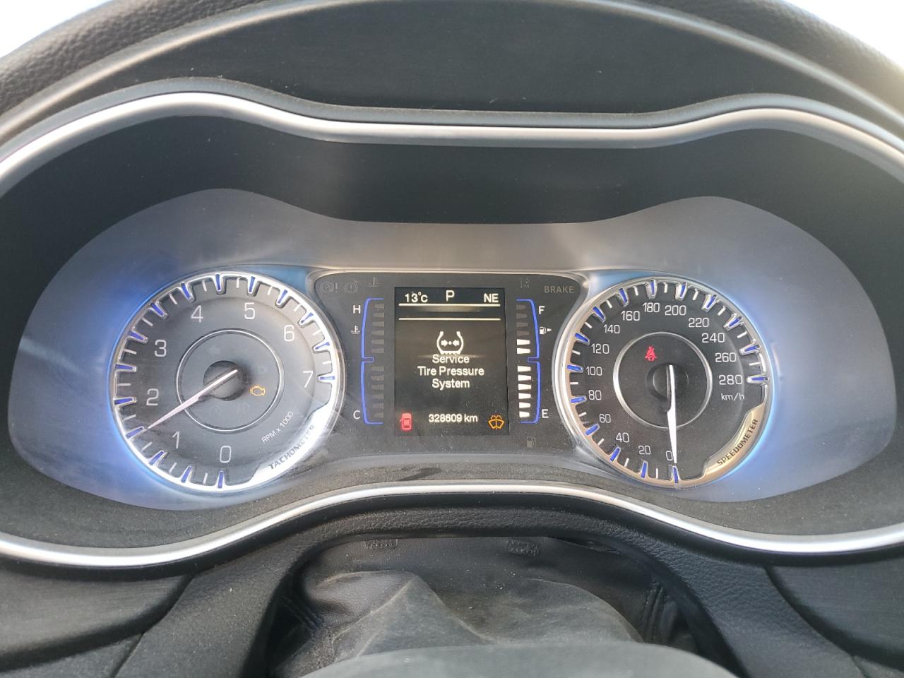 2015 Chrysler 200 Limited VIN: 1C3CCCAB9FN570679 Lot: 69926245