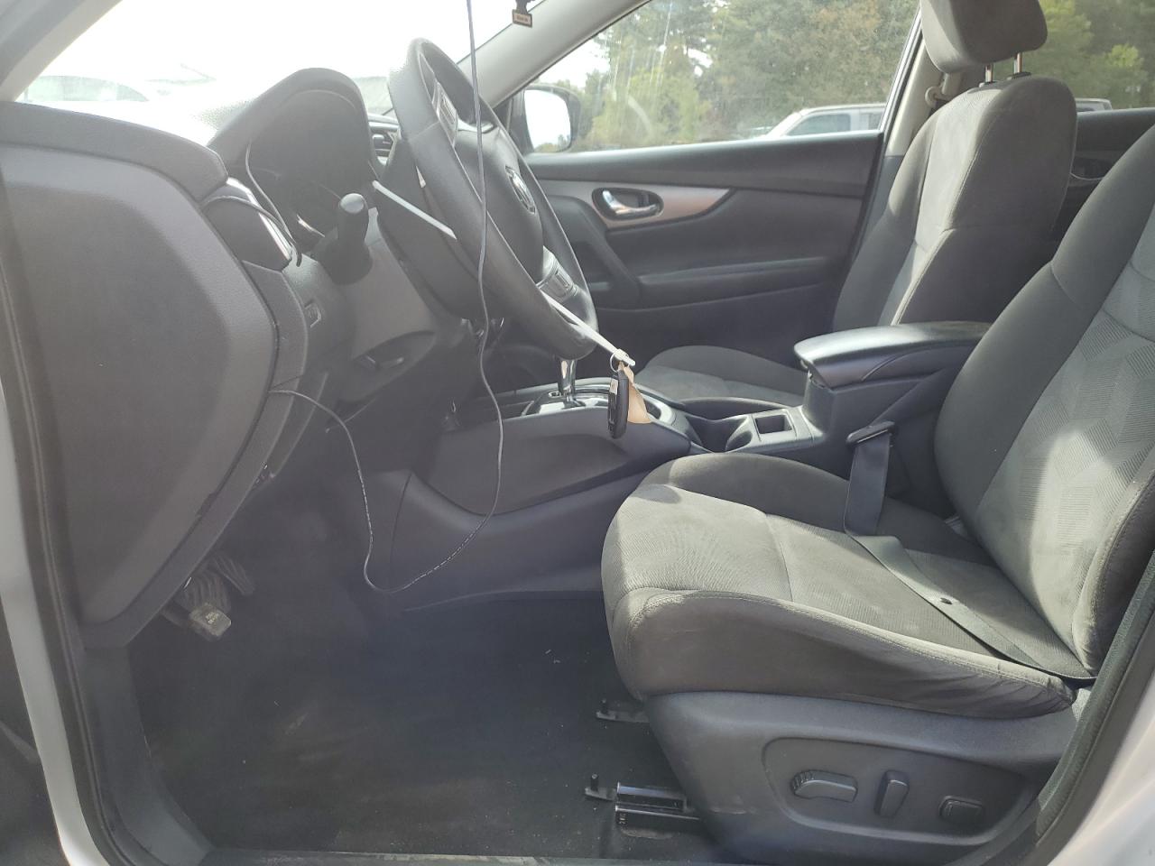 2016 Nissan Rogue S VIN: KNMAT2MV1GP677847 Lot: 85271885