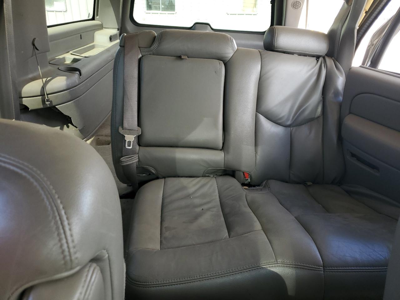 2005 Chevrolet Suburban C1500 VIN: 3GNEC16ZX5G110590 Lot: 85117775