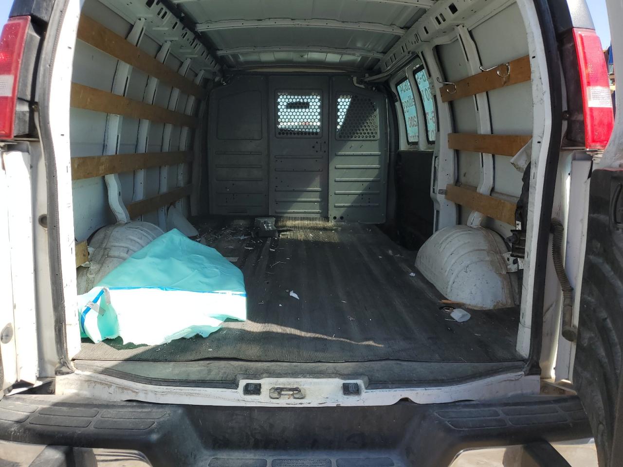 2018 Chevrolet Express G2500 VIN: 1GCWGAFG4J1906132 Lot: 84757585