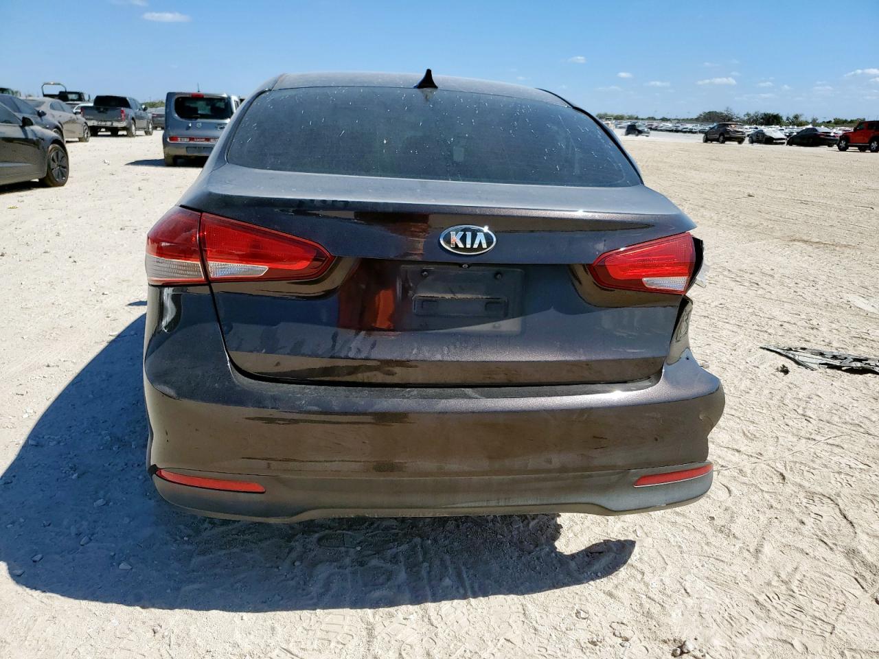 2018 Kia Forte Lx VIN: 3KPFL4A78JE170734 Lot: 82506055