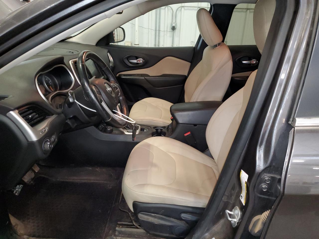 2016 Jeep Cherokee Latitude VIN: 1C4PJMCS8GW283397 Lot: 87125625