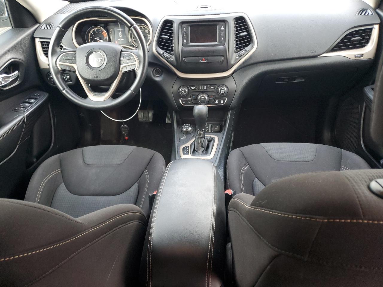 2016 Jeep Cherokee Latitude VIN: 1C4PJMCS2GW186941 Lot: 82465465