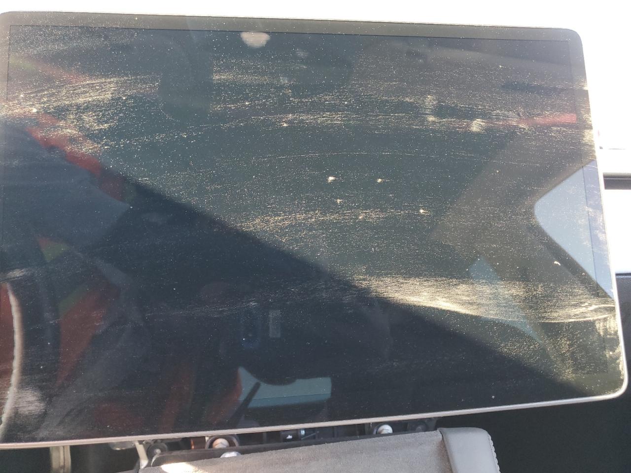 2024 Tesla Model Y VIN: 7SAYGDEEXRF070889 Lot: 90647155