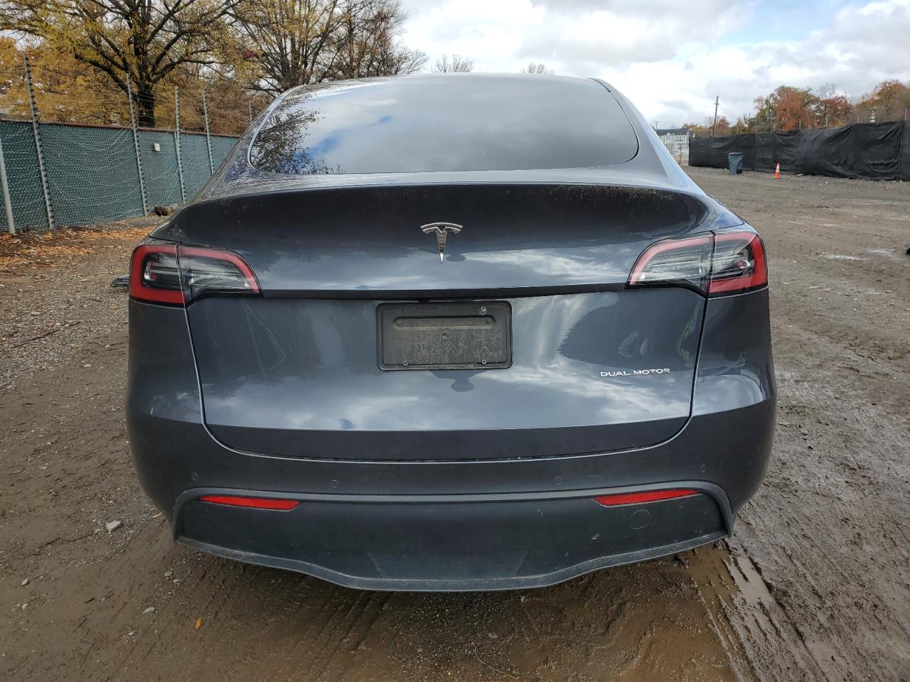 2022 Tesla Model Y VIN: 7SAYGDEE6NF422585 Lot: 89709255