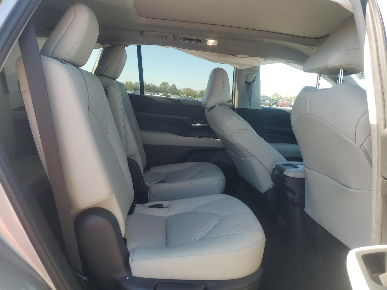 2024 Toyota Grand Highlander Xle VIN: 5TDAAAB50RS001675 Lot: 86150845